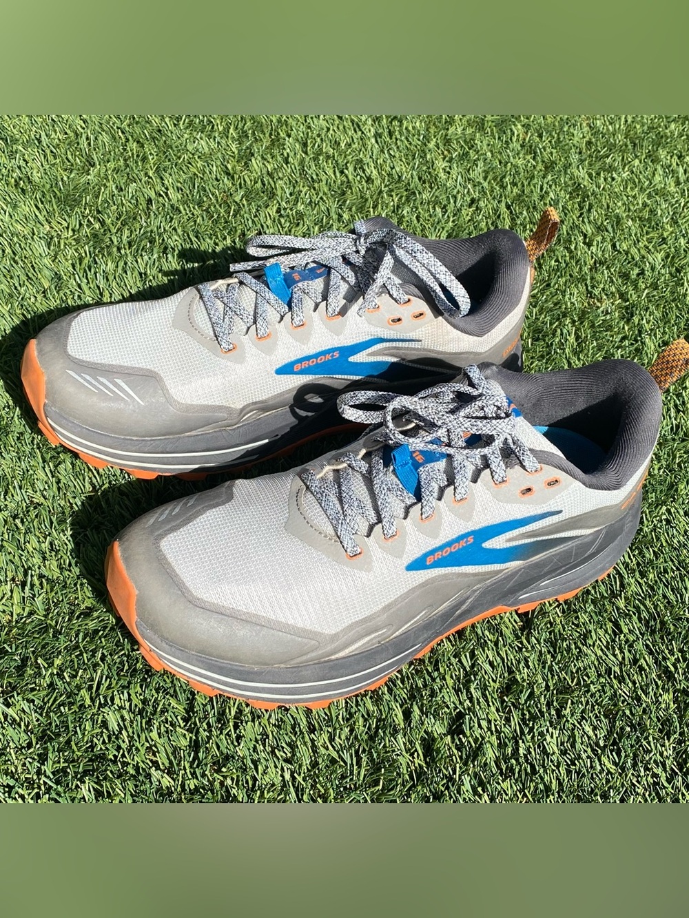 Brooks Mens Cascadia 16 Trail Running Shoes SZ 9 Oyster Mushroom